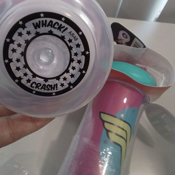 DC Superhero Girls Comic Wonder Woman Retro Insulated Sippy Cup 2 Pk NWT - Picture 7 of 10